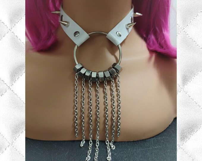 Pastel goth / Kawaii / punk / BDSM choker in white vegan leather. Stainless steel bolts, spikes, chains and oring.