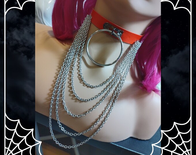 Alt fashion. Choker in red vegan leather with oring and silver stainless steel chains. Gothic jewelry, kawaii, pastel goth, punk. Gift.