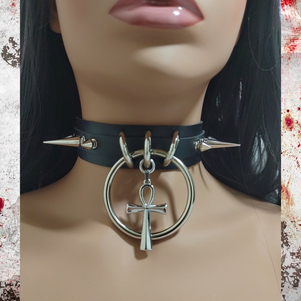 BEST SELLER! Choker gothique / punk / kawaii en cuir vegan avec O-Ring, Ânkh et spikes.