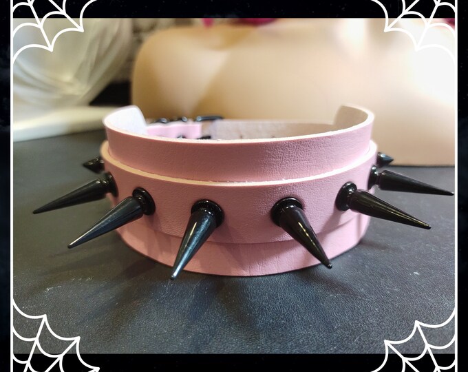 Choker pastel goth / Kawaii / punk / gothic / BDSM in pastel pink vegan leather with black spikes