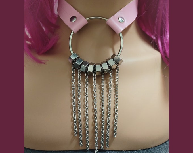 Pastel goth / Kawaii / punk / BDSM choker in pink vegan leather. Stainless steel bolts, chains and oring.