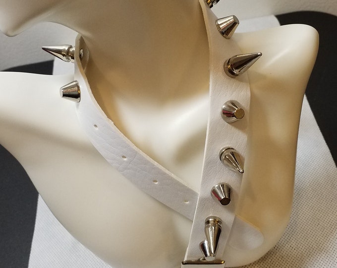 Choker pastel goth / gothic / Kawaii / punk / grunge in white vegan leather with spikes