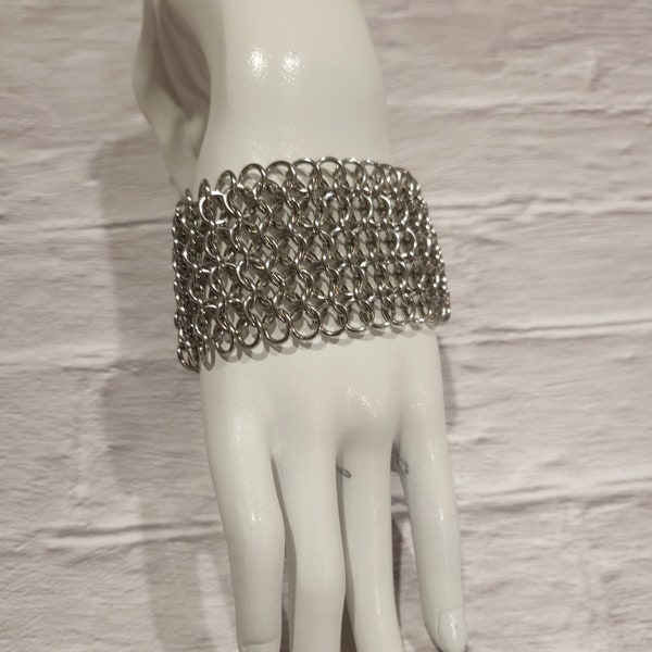 Bracelet large de cotte de mailles en inox. Goth. Alt fashion. Chainmail bracelet.