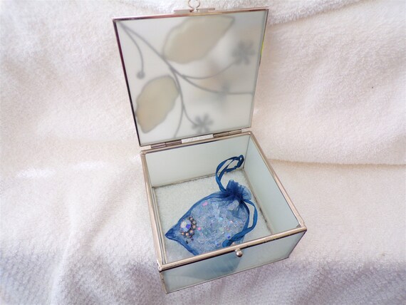 Vintage Glass Jewellery Box Butterfly Diamante & … - image 4