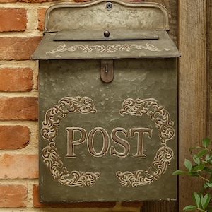 Rustic Farmhouse Post Box – Vintage Wall Mailbox, Galvanized Metal Hanging Mailbox for Porch, Garden & Entryway Décor