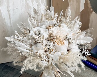 White classic boho bouquet with preserved roses Dry flower bouquet Boho bridal bouquet Pampass grass bouquet Summer wedding bouquet Ruskus