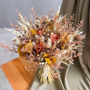 Rustikaler Wildblumen-Brautstrauß, Terrakotta-gebrannter Orange-Trockenblumenstrauß, Brautjungfern-Sträuße, Boho-Frühlings-Hochzeitsstrauß