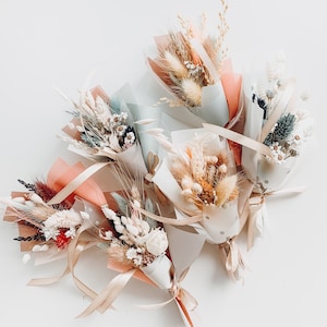 Mini bouquets de fleurs sauvages séchées, joli petit bouquet floral de mariage, servant de cartes de siège, petits bouquets floraux miniatures personnalisés