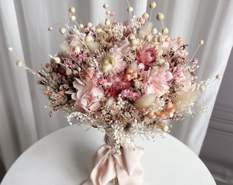 素朴なドライフラワーの花嫁ブーケ、ワイルドフラワーのブライダル