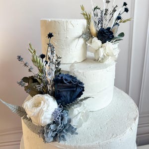 Toppers per torta nuziale con rose blu navy polverose, Toppers per torta nuziale con fiori boho, Decorazione per torta nuziale, Toppers per torta con fiori selvatici secchi