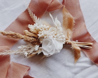Beige getrocknete Blume Boutonniere für Bräutigam, neutrale Hochzeit Boutonniere für ihn, rustikale Boho Groomsmen Knopfloch, beige Bräutigam Accessoire
