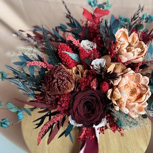 Trockenblumen-Hochzeitsstrauß, burgunderroter und grüner Brautstrauß, Boho-Brautstrauß, Hochzeitsarrangement und Accessoires, Hochzeit im Herbst