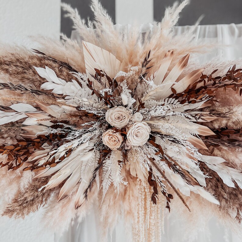 Boho wedding arch decoration with dried flowers. Includes preserved flowers and pampas grass for a natural, rustic look. Perfect for wedding photo zones, these arrangements add a unique touch to your ceremony. Simple, elegant, and handcrafted to fit your boho theme.