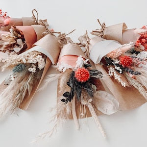 Mini bouquets de mariage de fleurs séchées, petits bouquets floraux miniatures rouille, bouquet floral bohème comme cartes de table pour mariage, fleurs sauvages