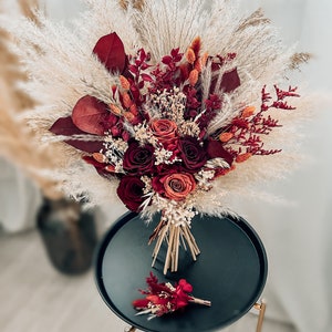 Brautstrauß Boho, weinroter Hochzeitsstrauß, Herbsthochzeitsstrauß, natürliche konservierte Blumen-Hochzeitsstrauß, rote Rosen Pampasstrauß