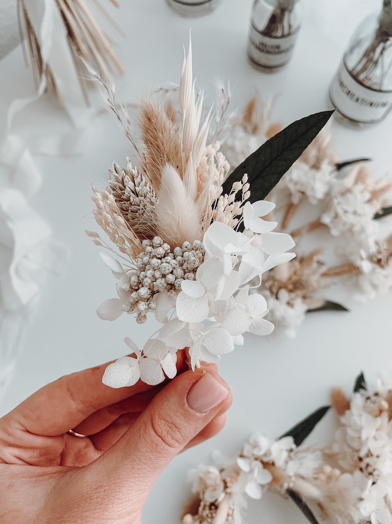 Dried flowers boutonniere white with beige preserved groom accessories for men handmade custom wedding groomsmen boutonnieres 