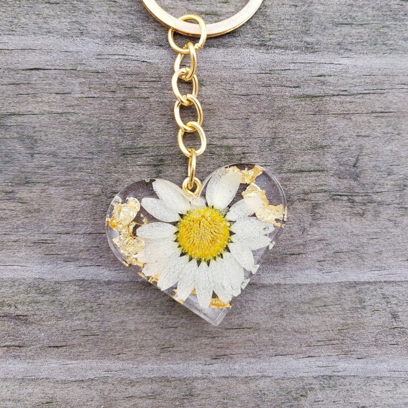 Daisy Flower Epoxy Resin Keychain With Gold Leaf Flakes Etsy