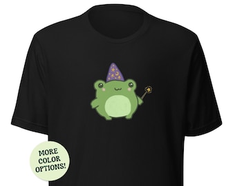 かわいい面白い魔法使いカエルのユニセックスTシャツ、魔法使いの帽子をかぶったかわいいカエル、コテージコアの美しいヒキガエルと魔法の杖のTシャツ、魔女のカエルのギフト
