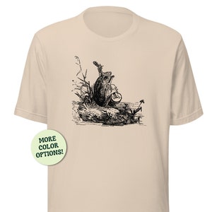 Cute Frog Playing Banjo Unisex T-Shirt, Vintage Cottagecore Toa,. Goblincore Aesthetic Froge with Guitar, Sitting Singing Serenade Phorg