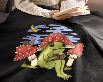 Cottagecore Aesthetic Cute Kawaii Frog Reading Book Mushroom T-Shirt