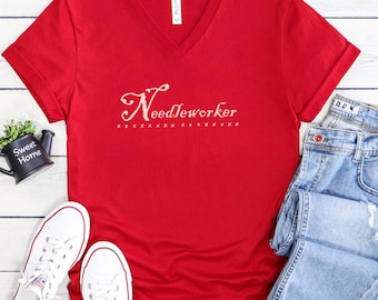 Stitchfolk naaldwerker V-hals T-shirt Cross Stitch T-shirt, Bella Canvas