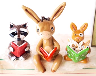 Figura de arcilla personalizada de animal leyendo un libro, regalo de agradecimiento para maestros, figuras decorativas de estantería personalizadas
