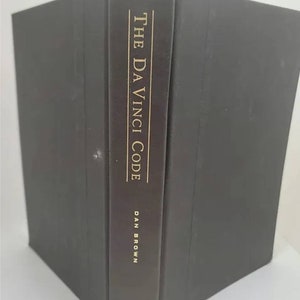 The Da Vinci Code First Edition 2003 Hardcover – January 1, 2003 by Dan Brown  First edition. While in Paris