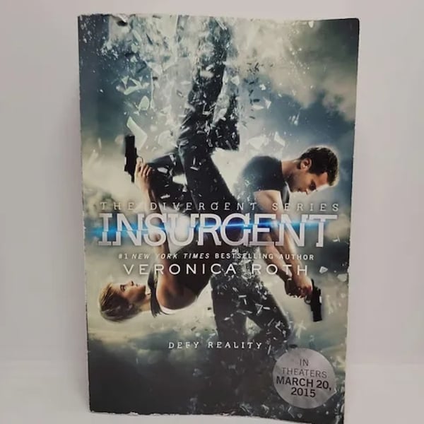 Insurgent (Divergent, Book 2) (Divergent) Paperback – January 1, 2015 by Veronica Roth Book 2 of 3: Divergent