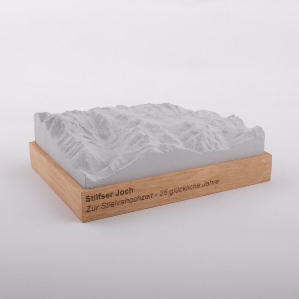 Individuelles grosses Bergrelief mit Gravur vom Skigebiet und anderen Gebirgen - Bergmodell - Die Wintersport Geschenk-Idee