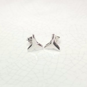 Whale Tail sterling zilveren stud oorbellen
