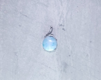 Pendentif rond en argent sterling Larimar et micro CZ