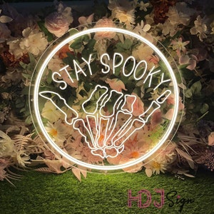 Stay Spooky Neon Sign,Spooky Vibes LED USB Night Light,Skull Neon Light,Halloween decor Engraved acrylic Sign,Room Wall Decor,halloween gift