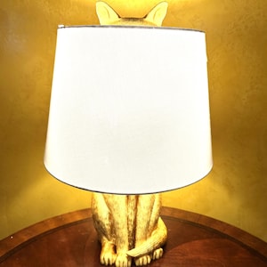 Daphne - Cat Lamp