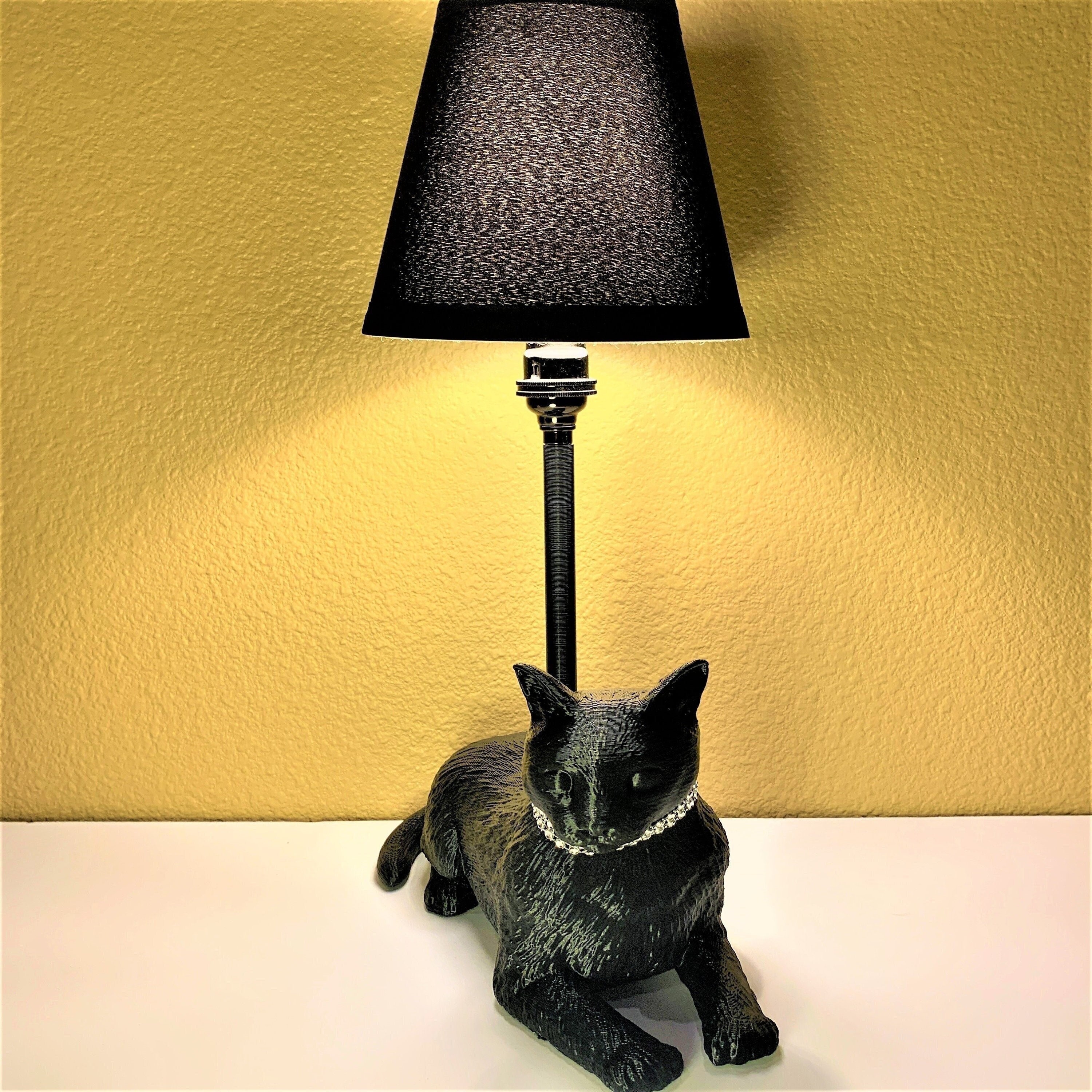 Lampe artisanale avec abat-jour chat en sable naturel et coloré