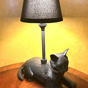 Sable- Cat Lamp (Black)