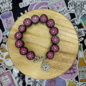 Black and red flower bracelet, beaded bracelet, toggle clasp bracelet, black and red jewelry, women&#39;s jewelry, accessory, gift for her