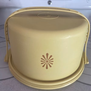 Vintage Tupperware Cake Carrier - Harvest Gold Square Design