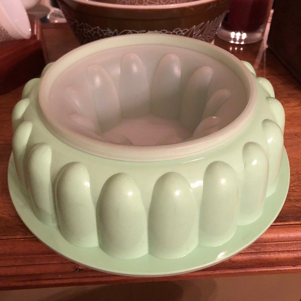 Vintage Tupperware Green Jello Mold 9 in Diameter, Vintage Tupperware, green mold, Tupperware jello mold,