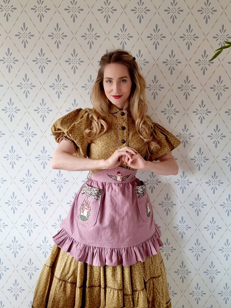 Handmade Mauve Apron with Mushroom Embroidery and Autumn Heathers. Cottagecore, Folklore, Scandinavian. Made in Sweden. Plus Size XS to 2XL image 9