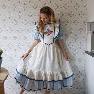 Handmade Apron in Cream Linen with Scandinavian Rosemaling Embroidery & Dainty Lace Embellishment. Cottagecore pinafore. Plus-size XS - 4XL