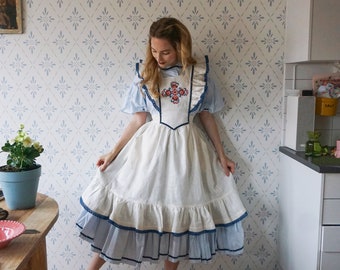 Handmade Apron in Cream Linen with Scandinavian Rosemaling Embroidery & Dainty Lace Embellishment. Cottagecore pinafore. Plus-size XS - 4XL