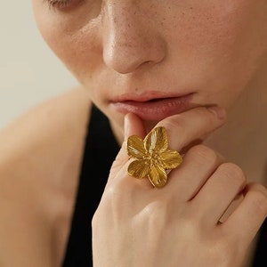 Large Gold Flower Ring, Big Chunky Nature Summer Open Ring, Adjustable Flower Floral Vintage Ring, Minimalist Gold Flower Ring