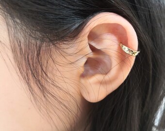 Ear cuff gold dragonfly, gold ear cuff, helix earring hoop, no piercing, clip on, cartilage, funky, tiny ear cuff