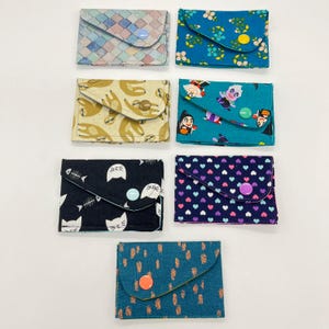 Mini porte-cartes portefeuille avec fermeture à pression | Méchants Disney Paresseux Chats Coeurs Fleurs rétro | Restez organisé