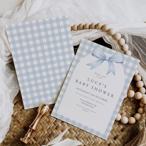 Bearbeitbar Blau Gingham mit Schleife Babypartyeinladung | Elegante Klassische Gingham Junge Babyparty Einladen Evite | Druckvorlage