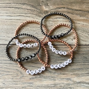 Oro, oro rosa, hematita pulsera de nombre personalizado personalizado / pulsera de cuentas con letra de palabra / regalo para ella / pulseras de cuentas para mujeres /
