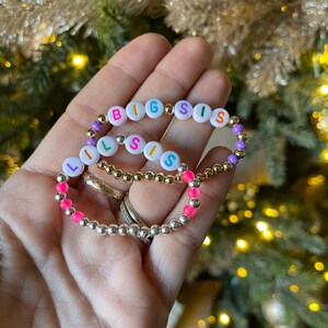 Pulseras hermanas / Big Sis Lil Sis / Pulsera de nombre de cuenta personalizada / Pulsera de palabra con cuentas / Regalo personalizado / Apilable /