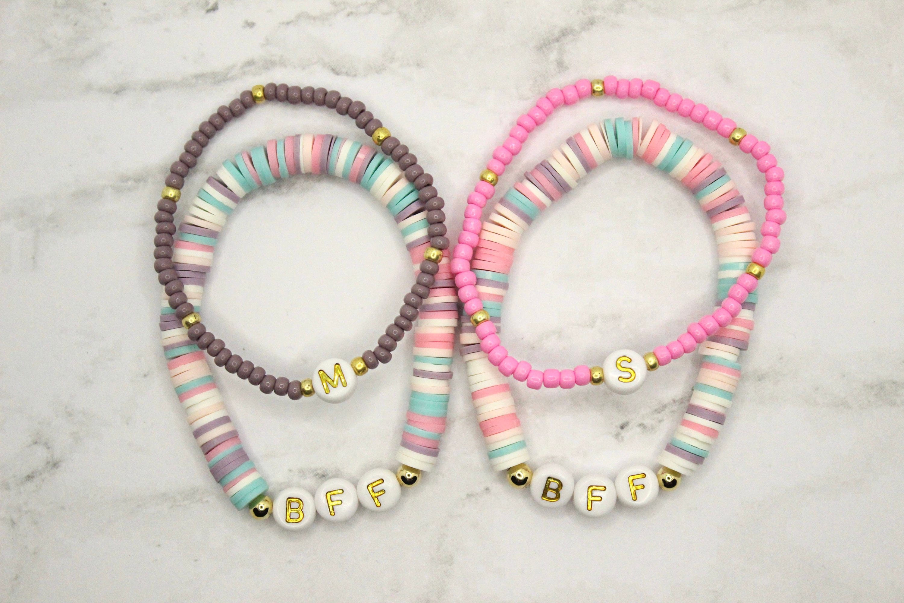 SJZWSD Kit per braccialetti dell'amicizia, 13000 perline in argilla polimerica e vetro, 48 colori, perline Heishi da 6 mm e 416 lettere, per la creazione di braccialetti e creazioni dell'amicizia