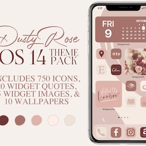 Może przedstawiać: Mockup ekranu telefonu prezentujący pakiet motywów Dusty Rose iOS 14. Ekran telefonu pokazuje widget kalendarza, ikony aplikacji i widget z tekstem "little rainbow". Pakiet motywów zawiera 750 ikon, 20 cytatów widgetów, 15 obrazów widgetów i 10 tapet.