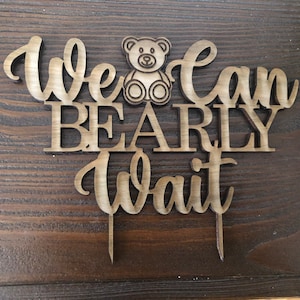 Nous pouvons attendre avec impatience le gâteau / l&#39;ours en peluche